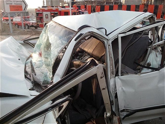 پراید بین کامیون و اتوبوس مچاله شد