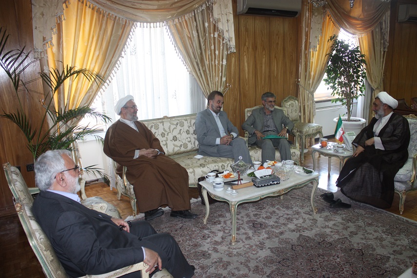 ديدار پورمحمدي با وزراي سابق دادگستري /تاکید پورمحمدی بر لزوم همراهی و همفکری بیشتر مسئولین در سال همدلی و همزبانی