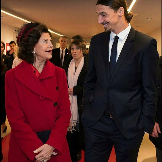 زلاتان ابراهیموویچ در کنار ملکه سوئد!/عکس