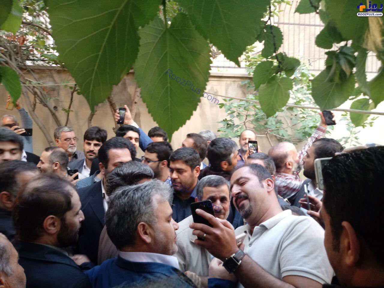 اولین عکس از احمدی نژاد بعد از شایعه بازداشت و تعلیق عضویتش از مجمع تشخیص