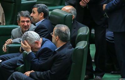 رحیمی و احمدی نژاد در جلسه جنجالی استیضاح شیخ الاسلامی، وزیر کار. بهمن 1391