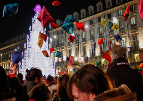 جنگ بالشت‌ها! + تصاویر