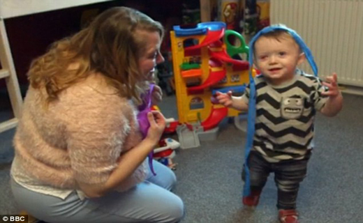 هدیه تولد چشم کودک را کور کرد+ تصاویر