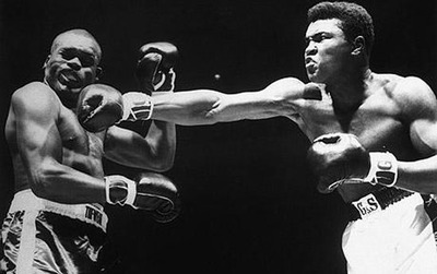 ‫محمد علی کلی در یکی از مبارزاتش‬‎