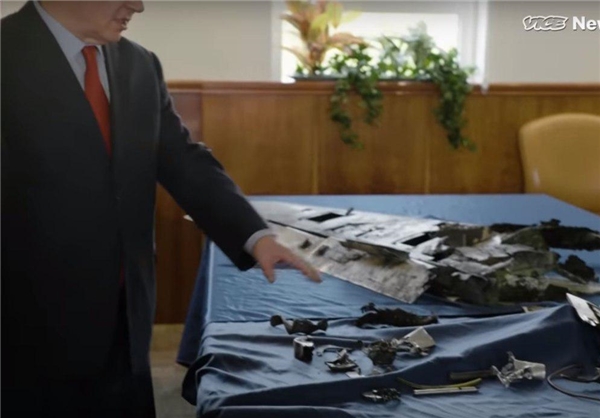 نمایش جدید نتانیاهو علیه ایرا؛ نمایش قطعاتی از «پهپاد ساقط‌شده در جولان»