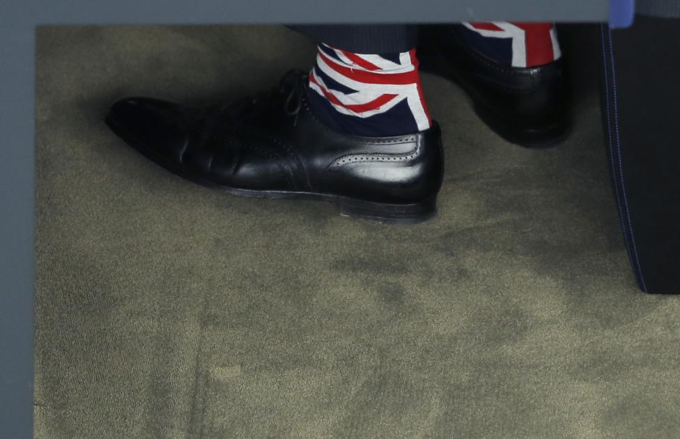 طرح متفاوت جوراب یک عضو پارلمان اروپا سوژه شد/عکس