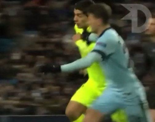 سوارز دست دمیکلیس را گاز نگرفت(عکس)