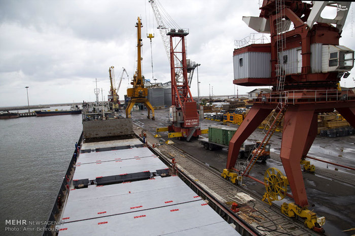 بندر و گمرک انزلی به عنوان یکی از معدود بنادر ایران در سواحل دریای خزر می تواند نقش مهمی در تبادلات ایران با کشورهای منطقه ایفا کند
