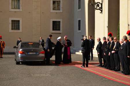 ورود روحانی به واتیکان برای دیدار با پاپ/عکس