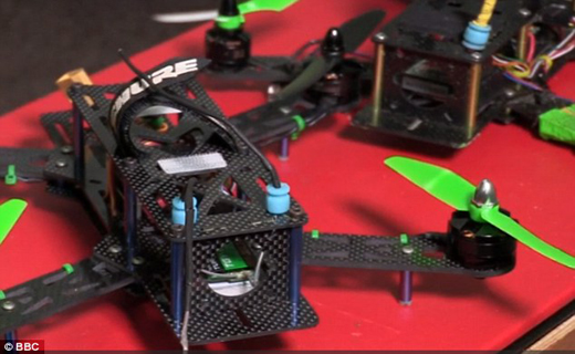 هدیه تولد چشم کودک را کور کرد+ تصاویر