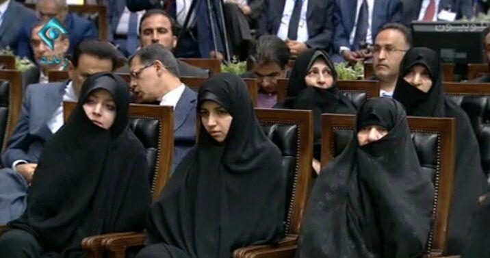 دختران روحانی در مراسم تحلیف پدرشان/عکس