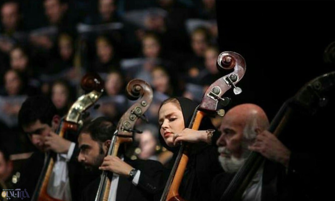 سپیده خداوردی در حال نوازندگی ویولون سل