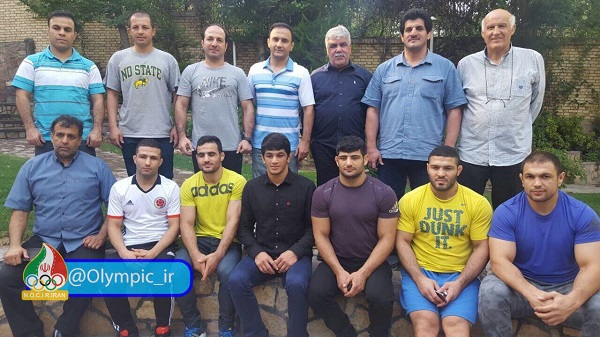 تیم ملی کشتی آزاد کشورمان در آستانه اعزام به رقابت های المپیک به زیارت حرم امام رضا(ع) رفتند