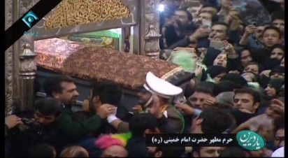 پیکر مطهر آیت‌الله هاشمی وارد ضریح شد/عکس