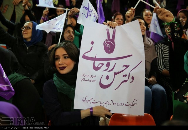 دختران حامی روحانی در تبریز/عکس