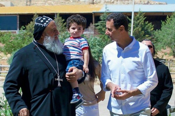 تصاویری از بازدید بشار اسد و خانواده‌اش از یک‌کلیسا در دمشق