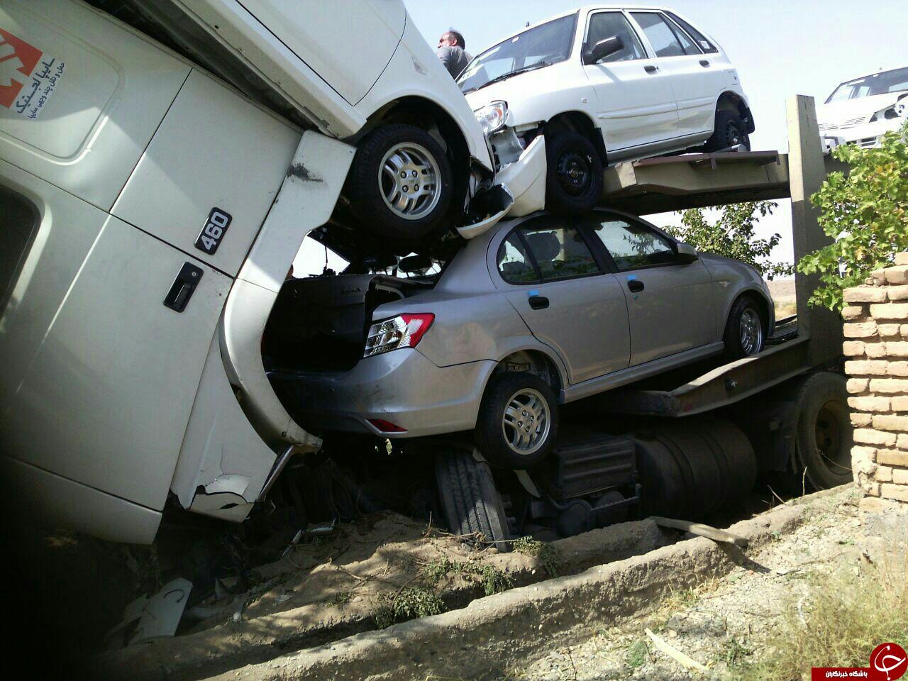واژگونی هولناک تریلی حامل ماشینهای صفر کیلومتر + تصاویر