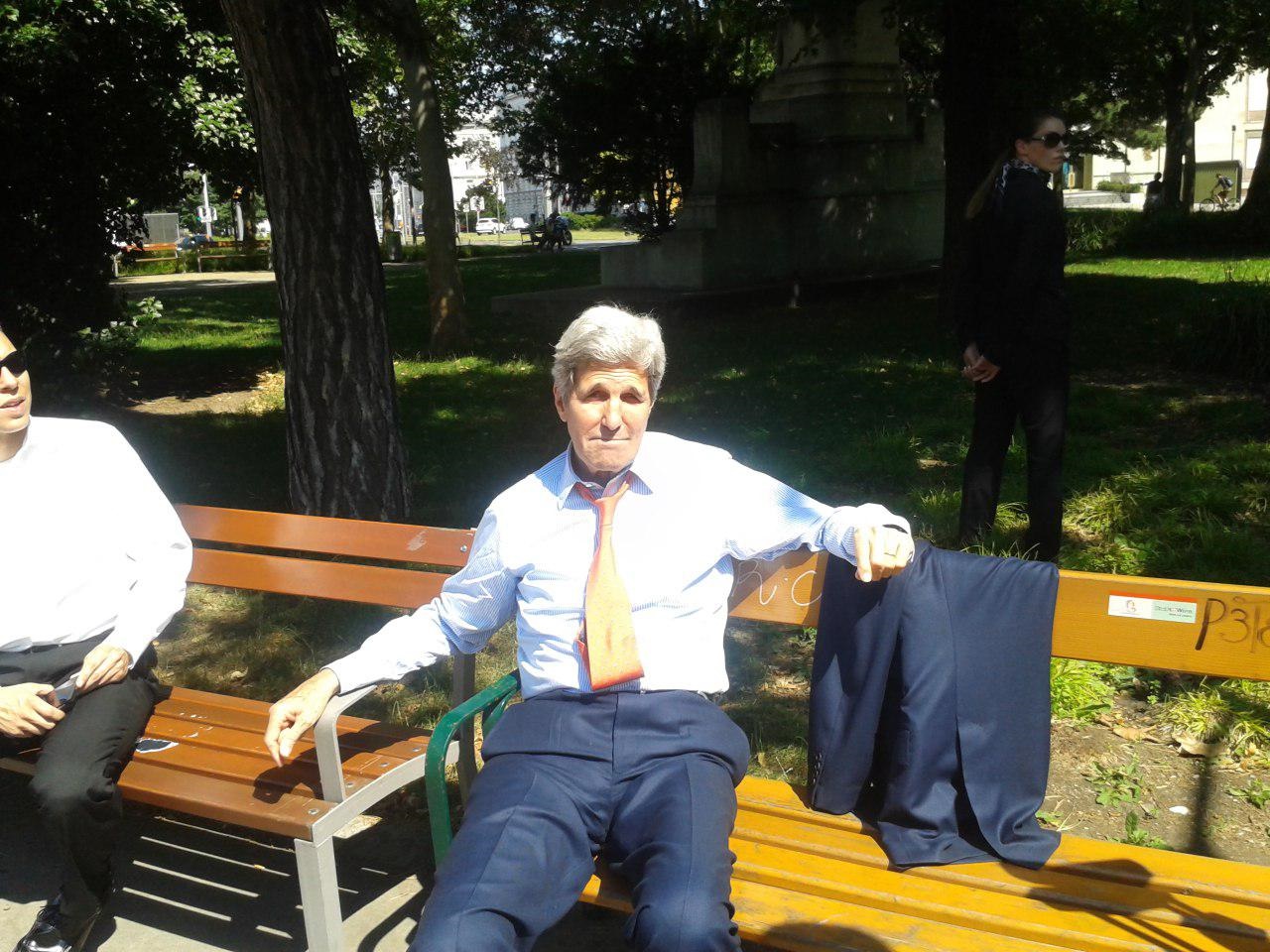 جان کری در پارک/عکس