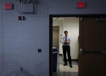  مارک روبیو پیش از حضور در محل سخنرانی انتخاباتی خود 