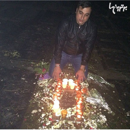 حضور شبانه احسان حدادی بر سر مزار مرتضی پاشایی/ عکس