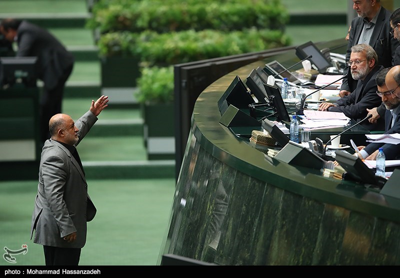 گفتگوی متفاوت قاضی پور با هیات رئیسه مجلس/عکس