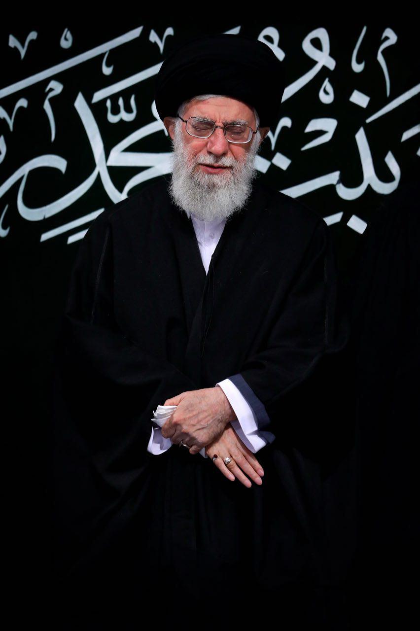 تصویری متفاوت از رهبر انقلاب در مراسم عزاداری ایام فاطمیه