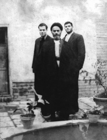 شهید سید حسین امامی در کنار پدر و برادرش سیدعلی امامی 