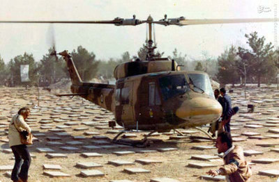  نشستن بالگرد حامل امام خمینی در بهشت زهرای تهران