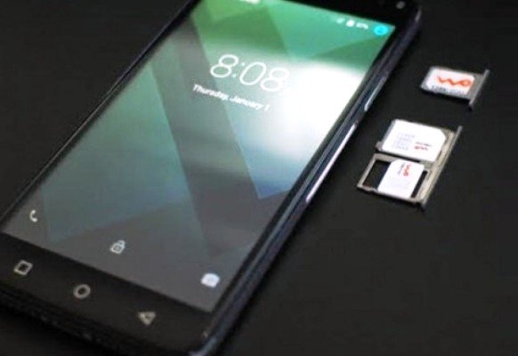 اولین تلفن هوشمند ۳ سیم کارته جهان /عکس