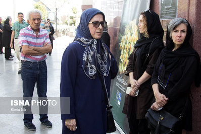 الهه کولایی عضو شورای شهر در مراسم ترحیم مریم میرزاخانی