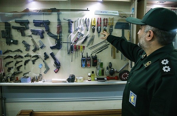 وسایل مکشوفه در بازرسی فرودگاه مهرآباد/ عکس