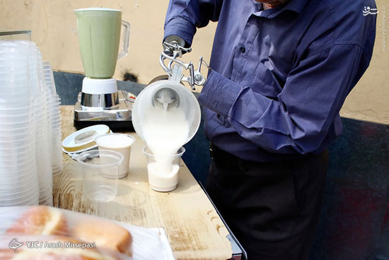 عکس: آبمیوه فروشی با دستان آهنی