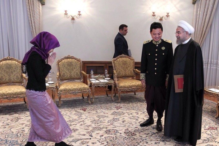 لباس سنتی سفیر کامبوج در دیدار روحانی/تصاویر