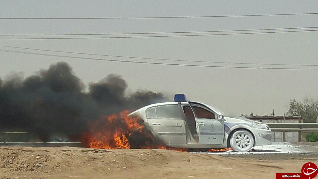 خودروی پلیس وسط جاده آتش گرفت + فیلم و تصاویر