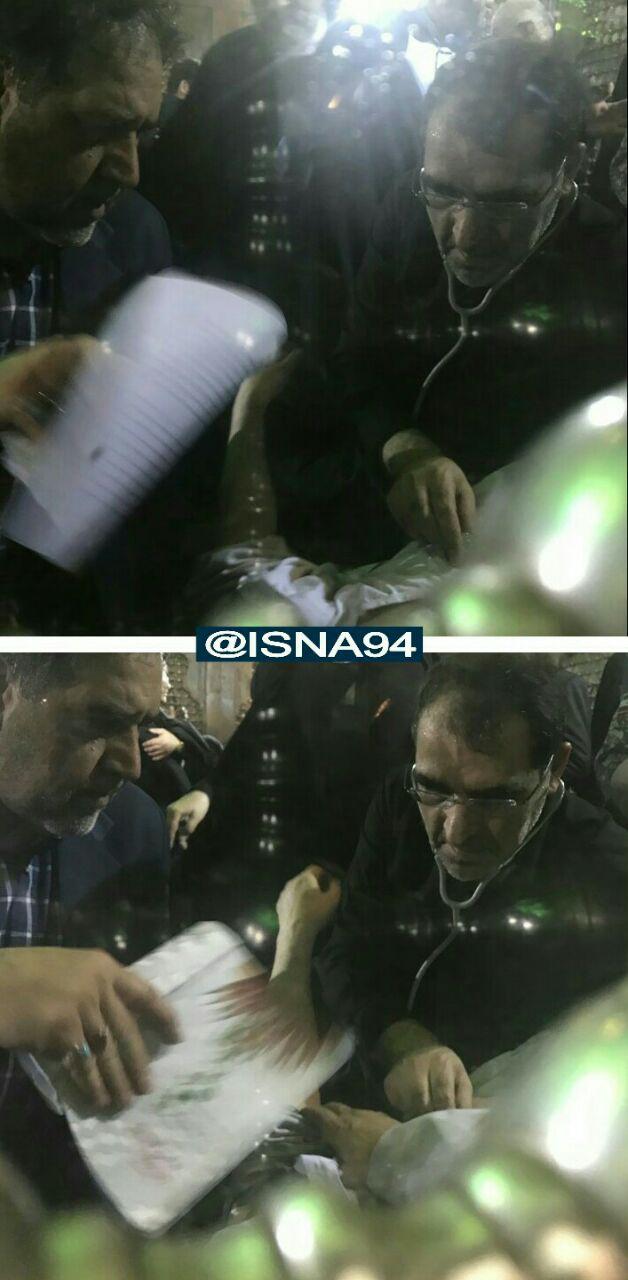 وزیر بهداشت در حال معاینه آیت الله امامی کاشانی/عکس