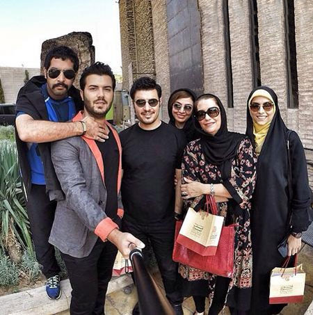 سلفی جمعی از بازیگران و مجریان+عکس