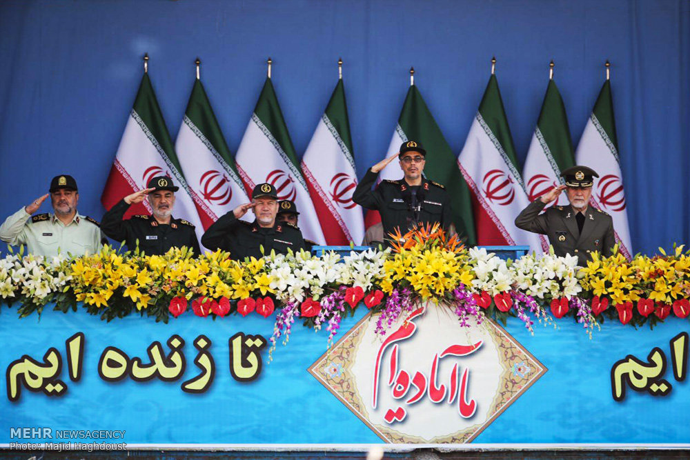 مقامات ارشد نظامی ایران در مراسم رژه امروز/عکس