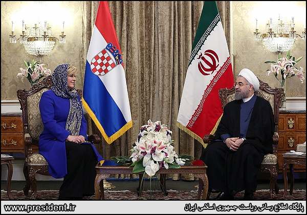 پوشش رییس جمهور کرواسی در استقبال رسمی/ عکس