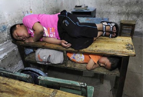 خوابیدن در شرایط سخت + تصاویر