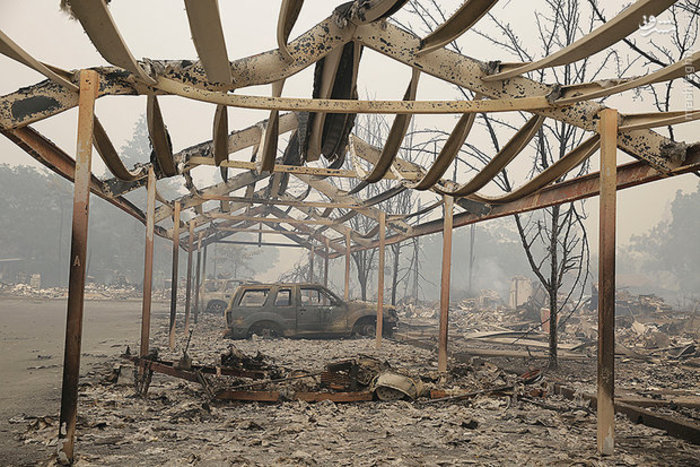 آتش سوزی کالیفرنیا که در آن ۱۰۰ مایل از جنگل ها و خانه ها کاملا تخریب شد