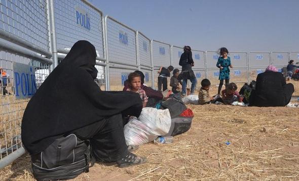 تصاویر : فرار هزاران سوری به خاک ترکیه