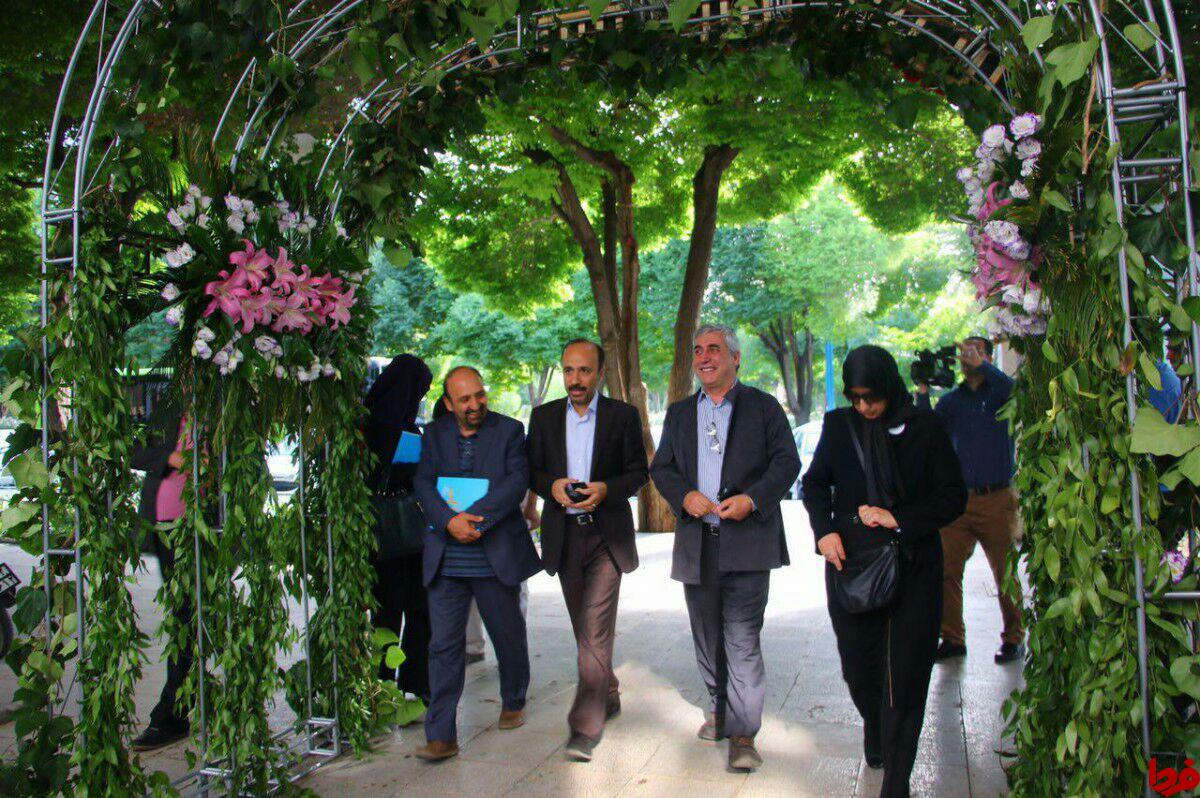 حاتمی کیا و همسرش در اصفهان/ عکس