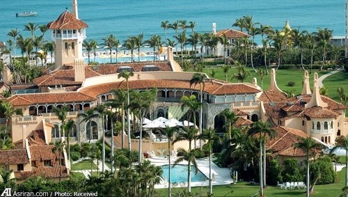 در سال 1985 ترامپ عمارت مارالاگو را در پالم بیچ ایالت فلوریدا به قیمت 10 میلیون دلار خریداری کرد. این عمارت بزرگ در زمینی به مساحت 17 هکتار قرار دارد. هم اینک عمارت مارالاگو تبدییل به کلوب شخصی ترامپ شده است.