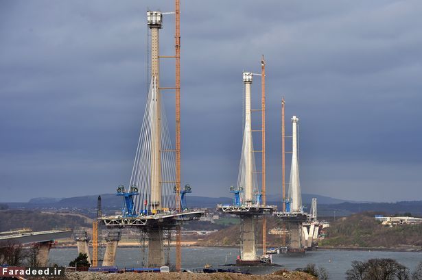 نصب دستشویی در نوک برج 206 متری