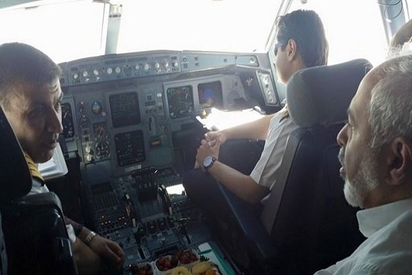 مذاکرات هسته ای در کاکپیت هواپیما +عکس