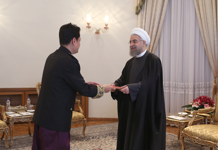 لباس سنتی سفیر کامبوج در دیدار روحانی/تصاویر