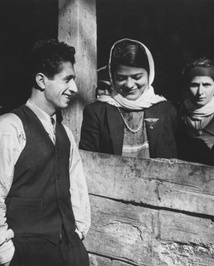 تصویری از یک تازه عروس و داماد در استان مازندران در شمال ایران که متعلق به سال 1961 میلادی است.