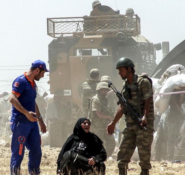 تصاویر : فرار هزاران سوری به خاک ترکیه