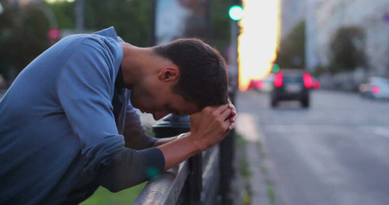 Ù‡Ø´Øª Ø¹Ø§Ø¯Øª Ú©Ø³Ø§Ù†ÛŒ Ú©Ù‡ Ø§Ø² Ø§ÙØ³Ø±Ø¯Ú¯ÛŒ Ù¾Ù†Ù‡Ø§Ù† Ø±Ù†Ø¬ Ù…ÛŒ Ø¨Ø±Ù†Ø¯