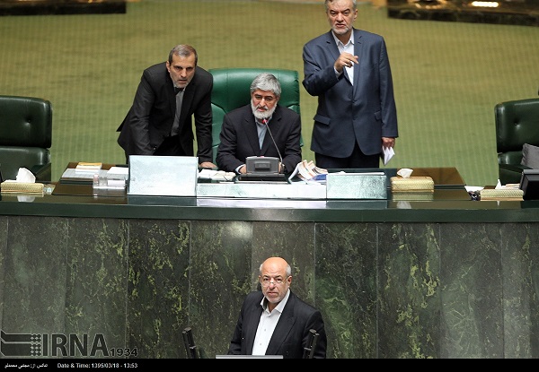 مطهری بر صندلی ریاست مجلس/ عکس